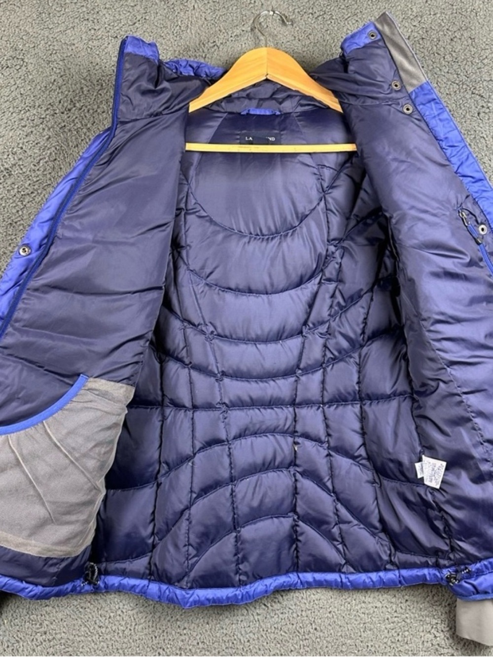 Lands' End Women's Hooded Puffer Jacket in Bright Blue - Picture 3 of 7